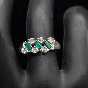 Avon Evening Classic Ring Green Clear Rhinestone Silver Tone Band Size US 6